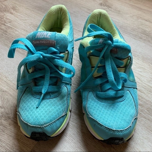 Nike Dual Fusion Sneakers, Size 7 - Picture 2 of 5